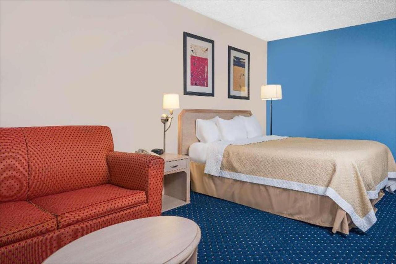 Norwood Inn & Suites La Crosse Exterior foto
