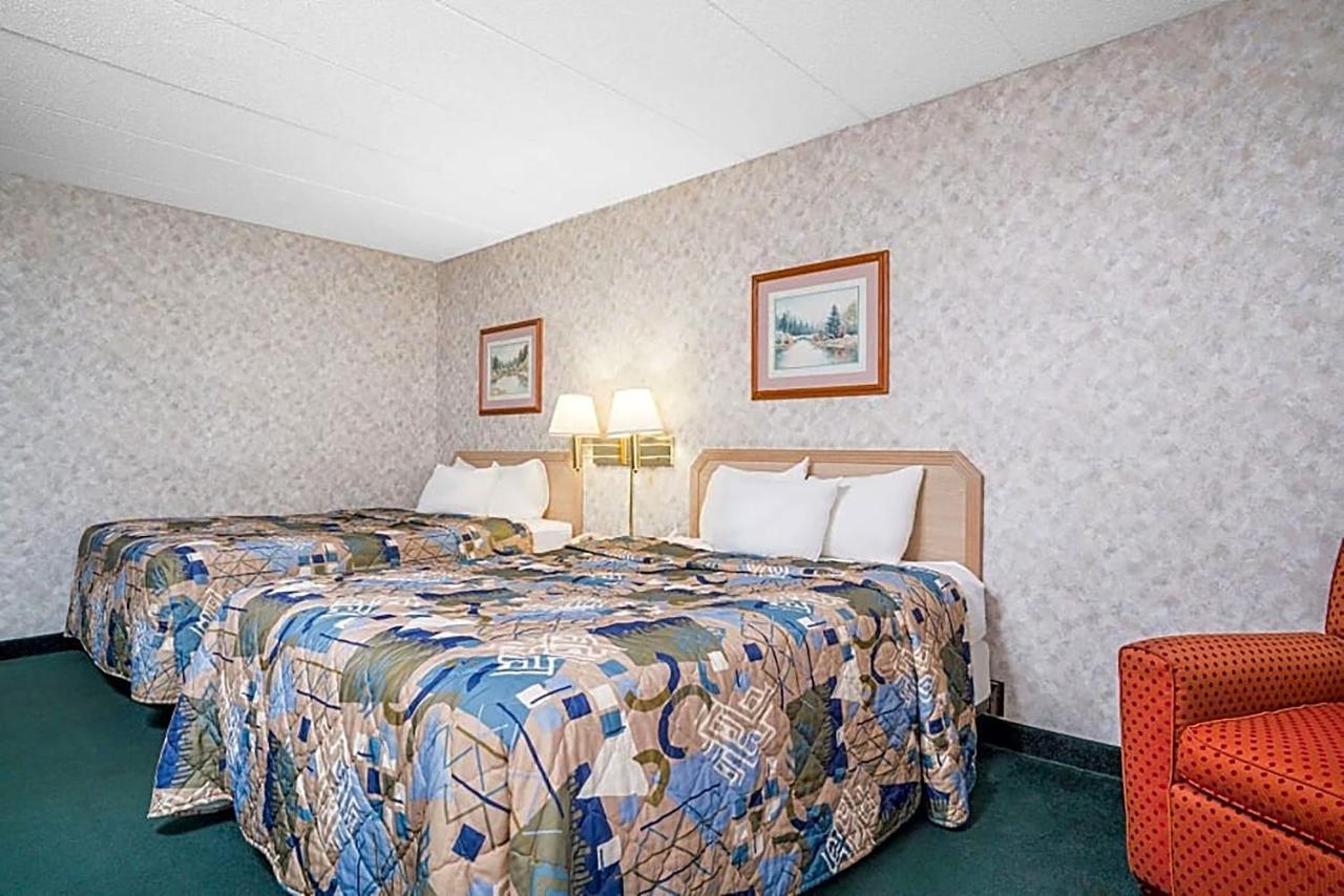 Norwood Inn & Suites La Crosse Exterior foto