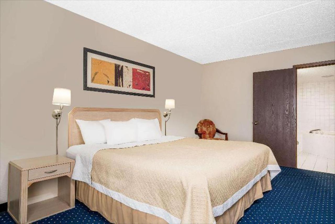 Norwood Inn & Suites La Crosse Exterior foto