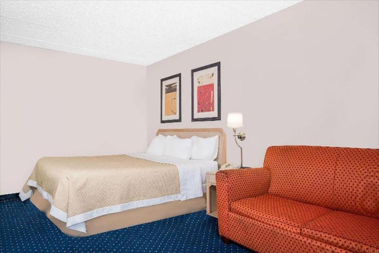 Norwood Inn & Suites La Crosse Exterior foto