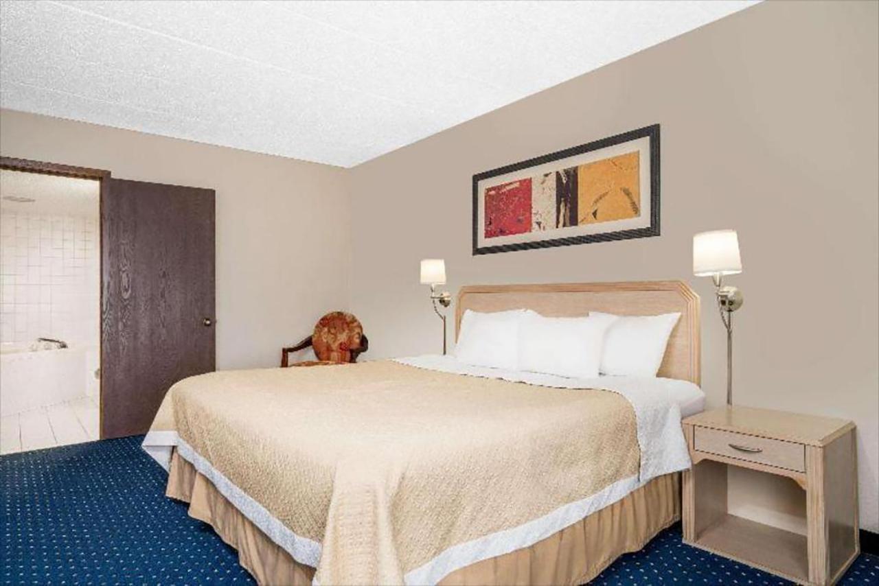 Norwood Inn & Suites La Crosse Exterior foto